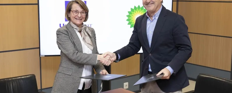 Firma del convenio entre bp y la UJI para la Cátedra bp de Medio Ambiente Industrial (Fuente: FotoUJI)